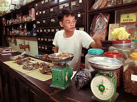 This man runs a traditional medicine store in Vietnam. Such shops rarely sell real rhino horn, ...
© WWF-SA
© WWF-SA